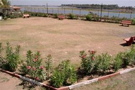 Kavi Shri Narmad Baug - West Zone